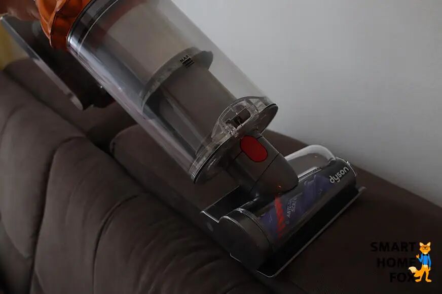 Пылесосить диван